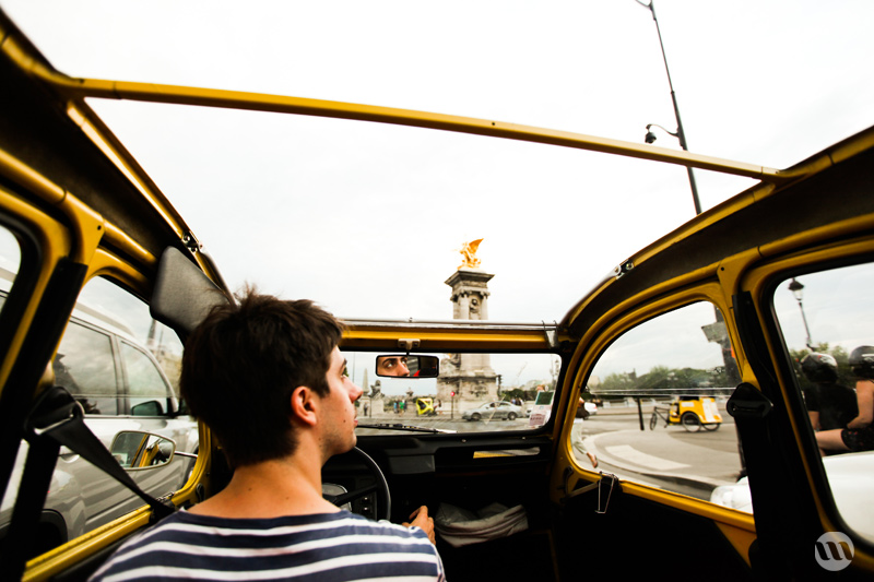 2cv-sous-un-parapluie-paris4