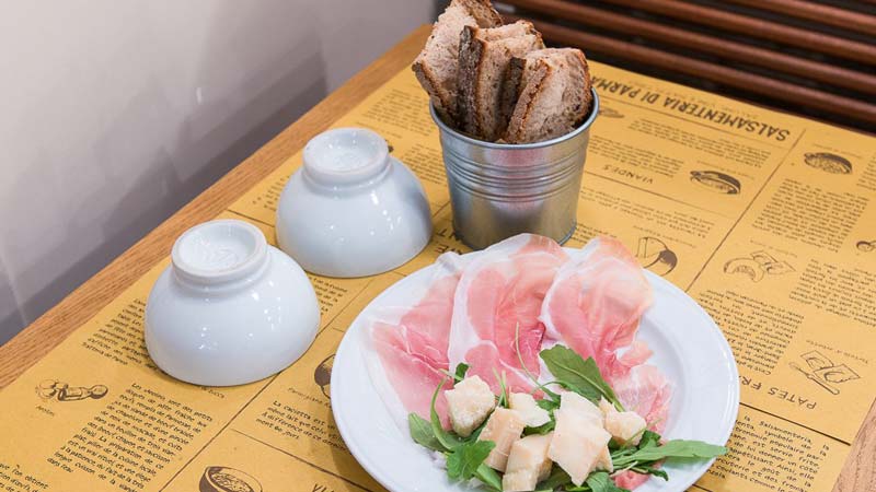 aperitivo a paris salsamenteria di parma