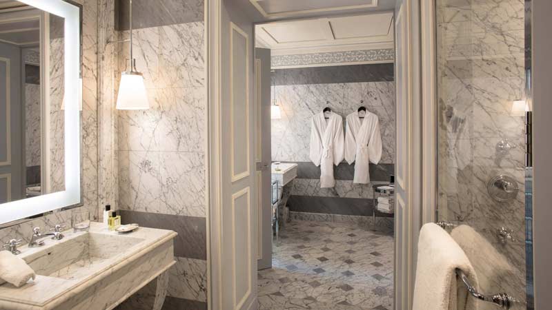 hotel de luxe à paris salle de bain1