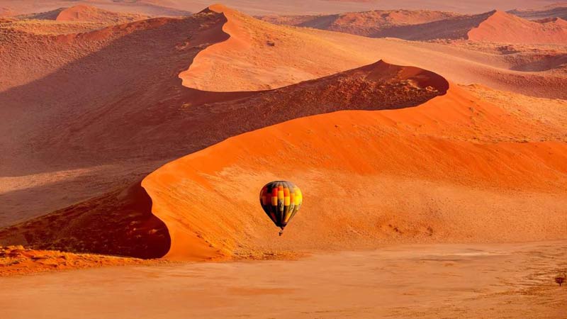 survol du désert du Namib montgolfière