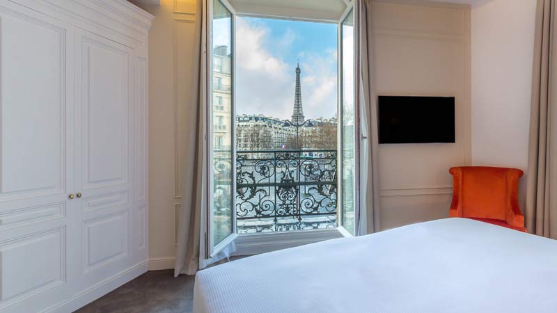 hotel-avec-vue-sur-la-tour-eiffel-chambre