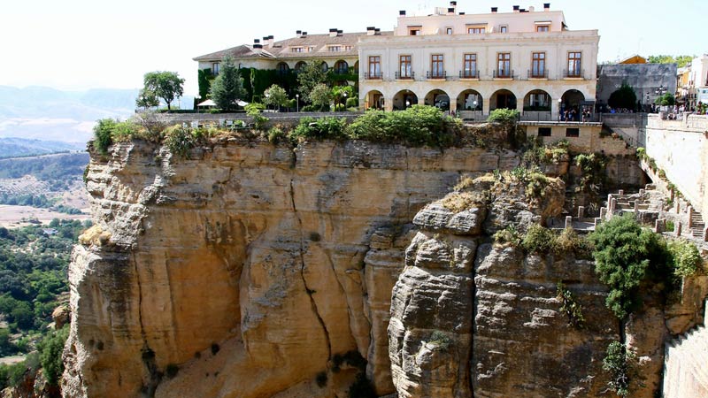 hotels-perches-dans-le-monde-parador2