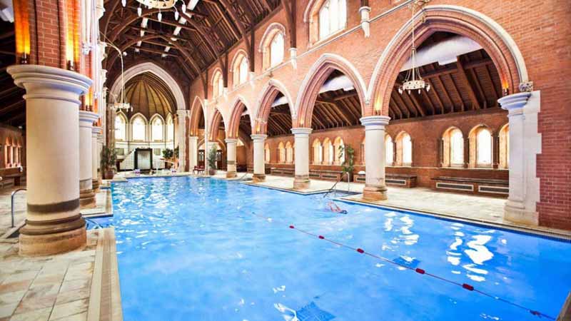 londres-insolite-piscine-eglise2