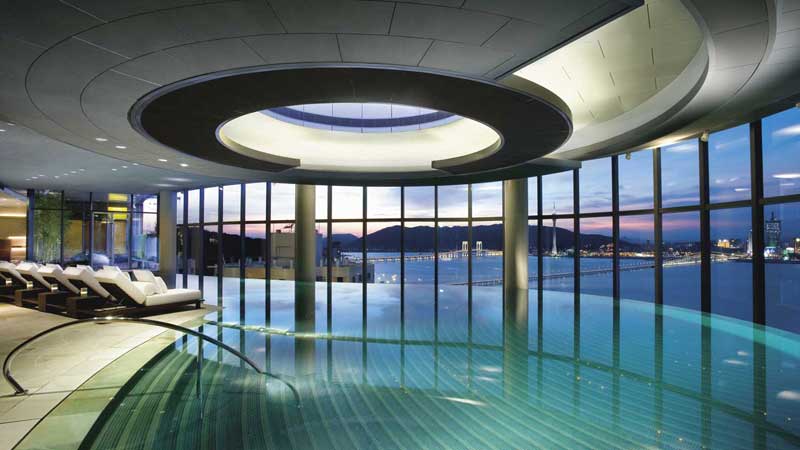 piscines-interieures-d-hotels-dans-le-monde-crown-towers