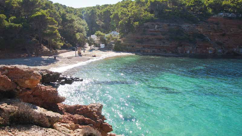 plages-secretes-a-ibiza-salada