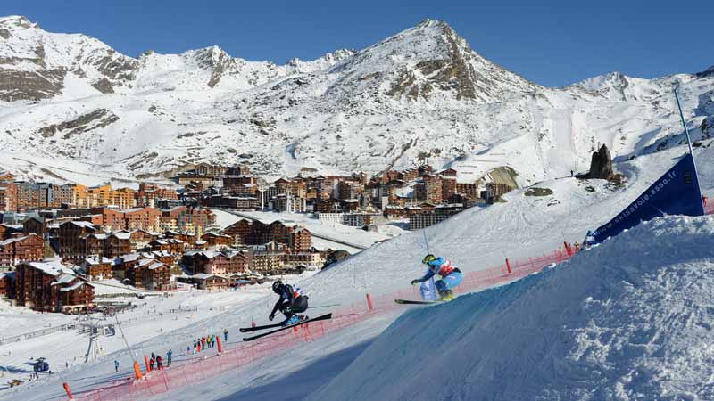 skier-a-val-thorens-ski-cross