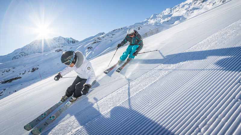 skier-a-val-thorens-ski-pistes