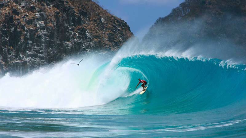 spots-de-surfs-vertigineux-bresil