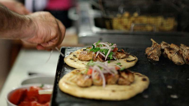 street-food-athenes-souvlaki