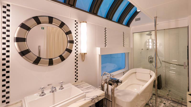 train-de-luxe-au-japon-salle-de-bain