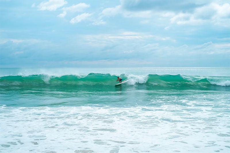 Surfer en Thailande