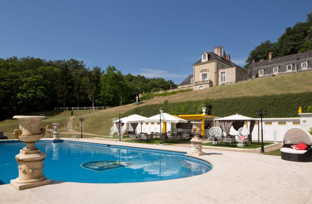 Parc du château avec sa piscine